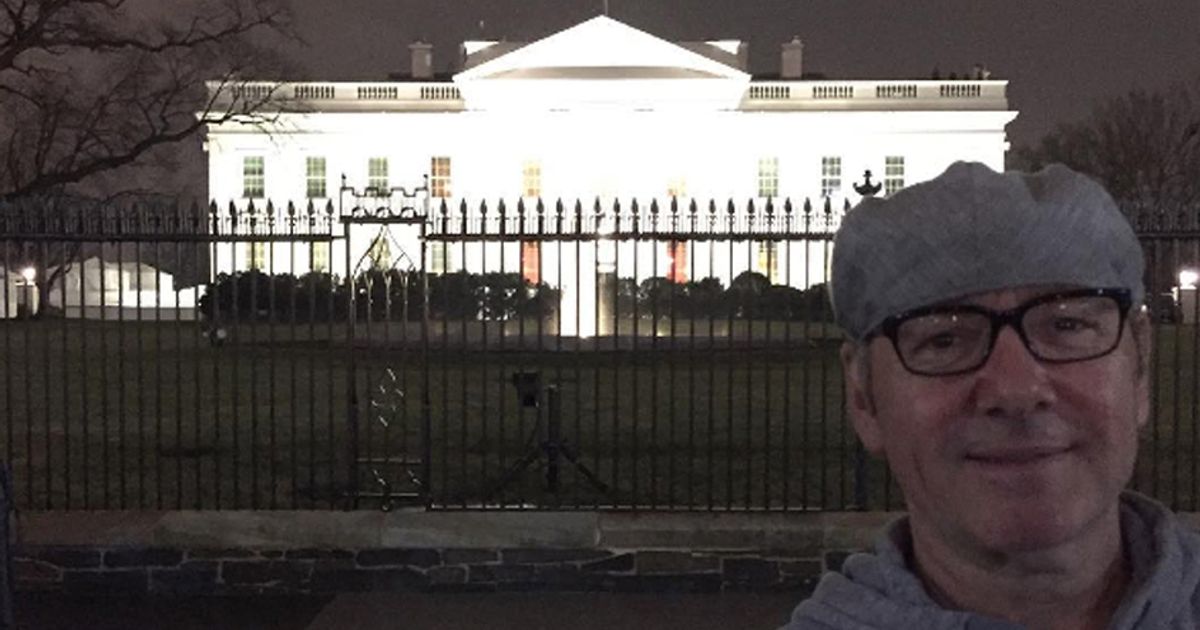 Kevin Spacey sbarca su Instagram. Con questa foto…