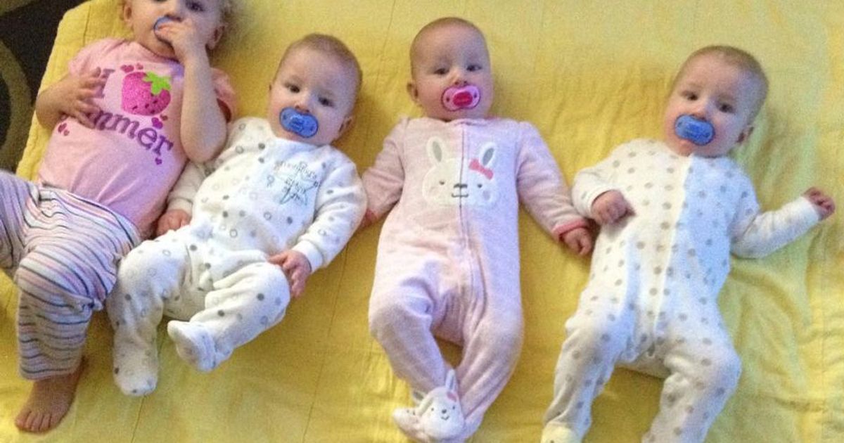 Ecco il video di una mamma da record: in un attimo veste i suoi quattro figli…