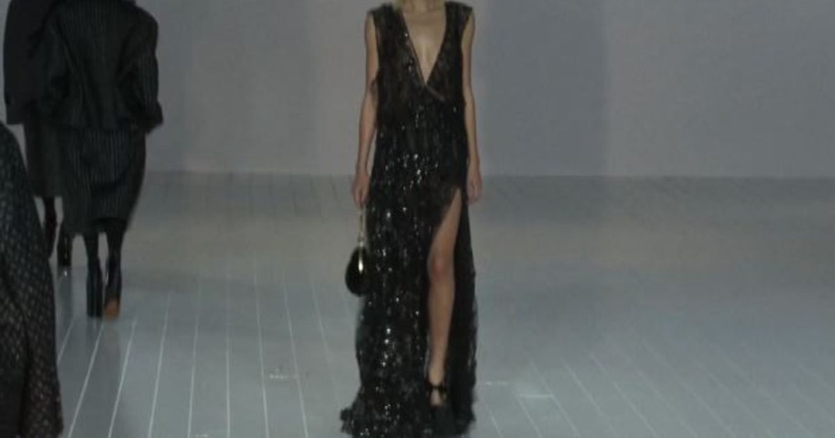 Moda New York, Marc Jacobs presenta un best of con toni scuri