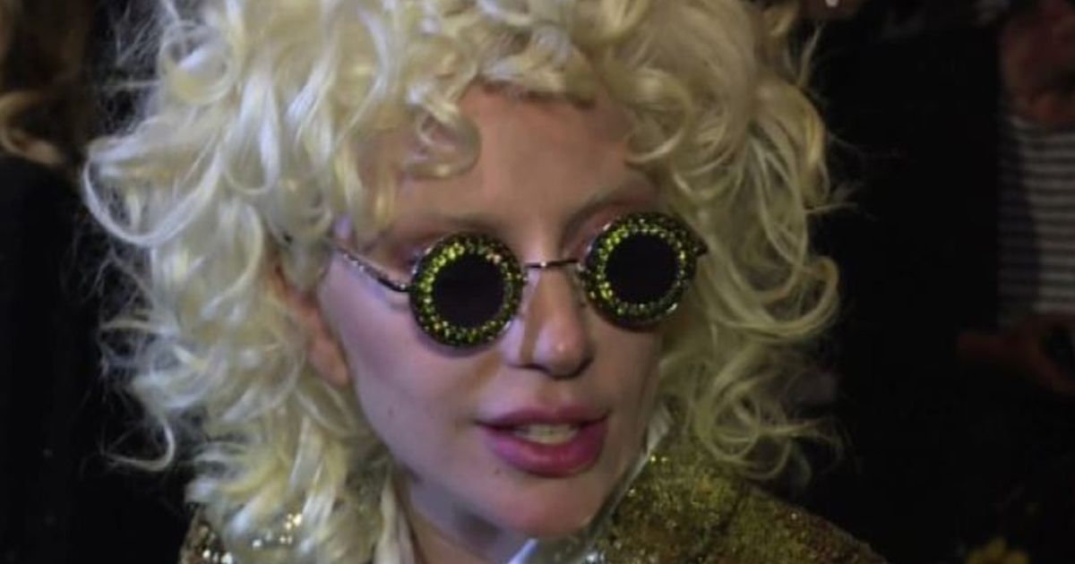 Lady Gaga in versione gothic-punk sfila a NY per Marc Jacobs