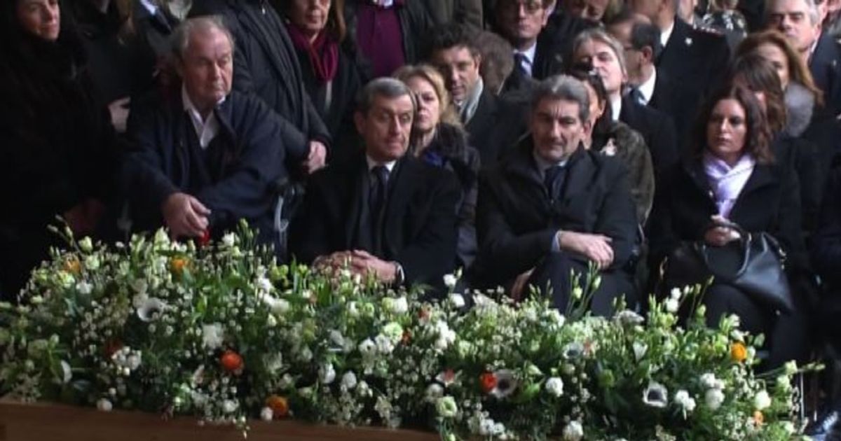 Milano saluta Umberto Eco, in migliaia al Castello Sforzesco