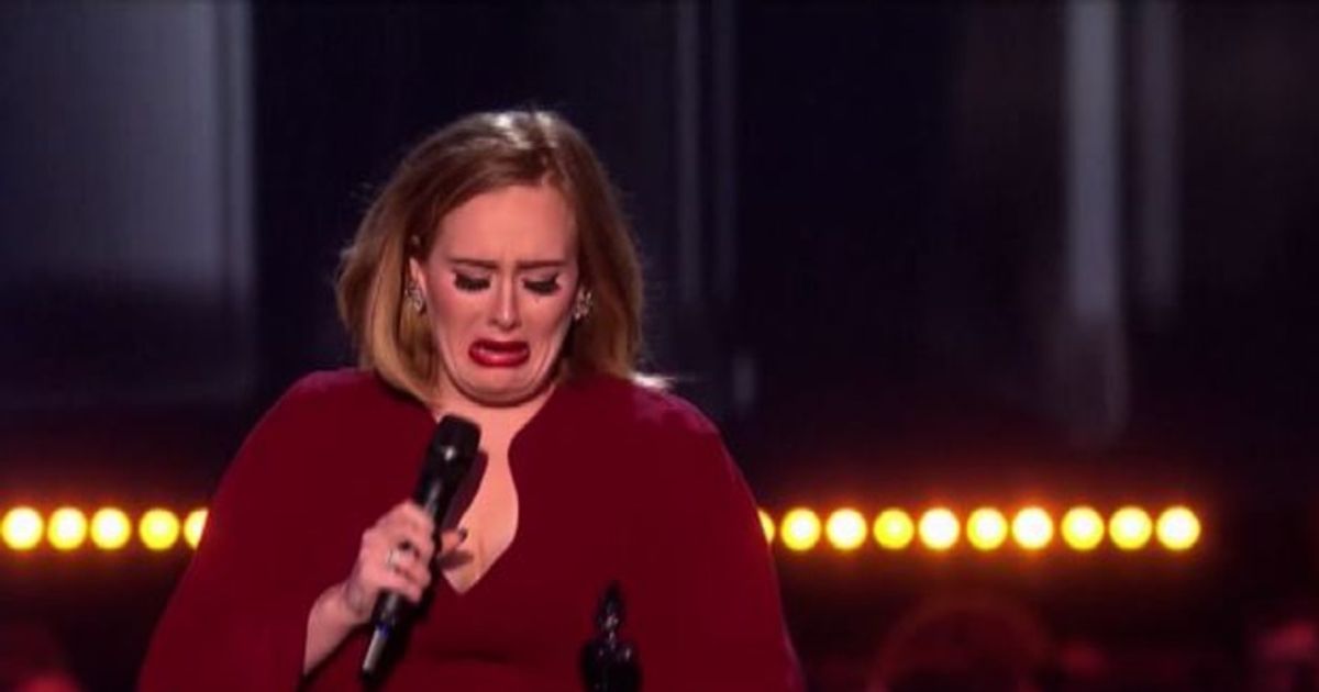 Brit Awards, Adele in lacrime dopo il messaggio dell’astronauta