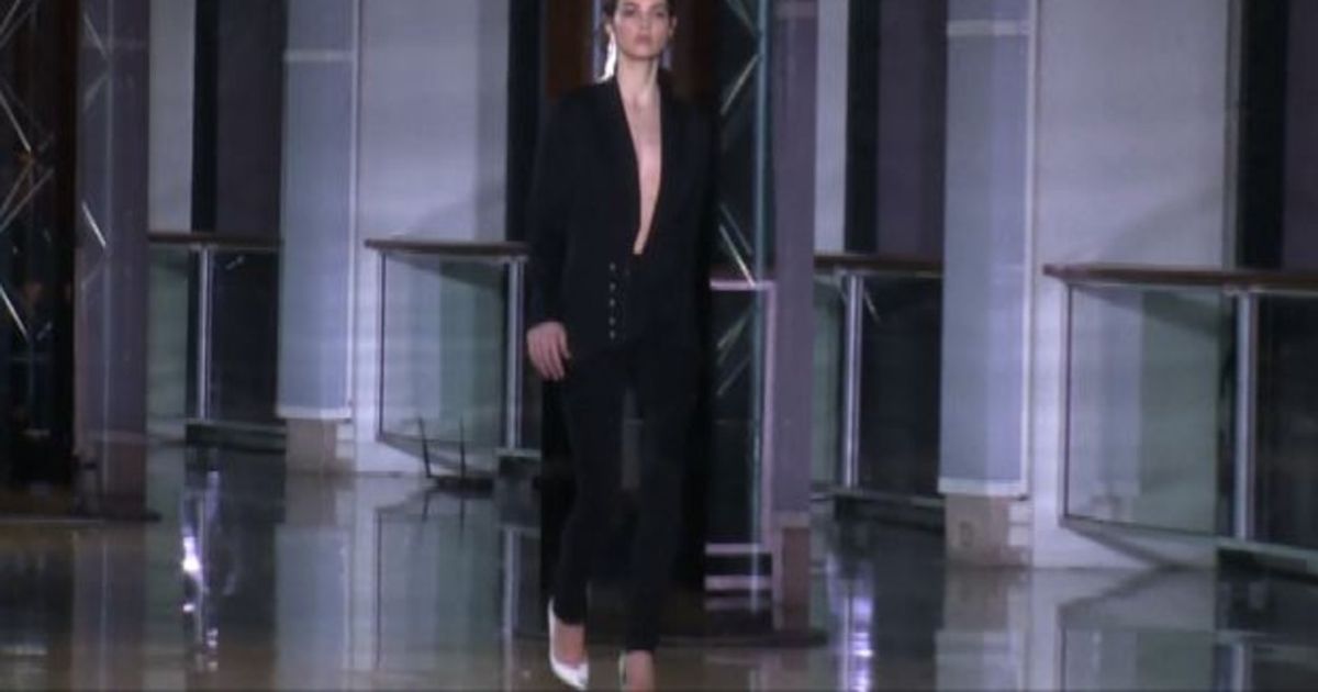 Moda Parigi, Anthony Vaccarello sceglie il total black
