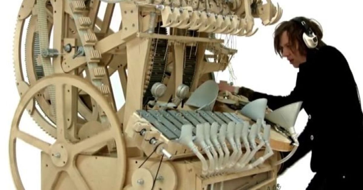 Marble Machine, l’incredibile macchina fa musica con le biglie