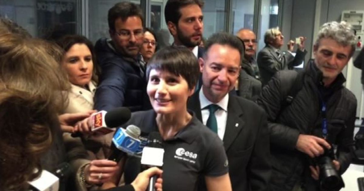 Spazio, AstroSamantha visita il centro Altec di Torino