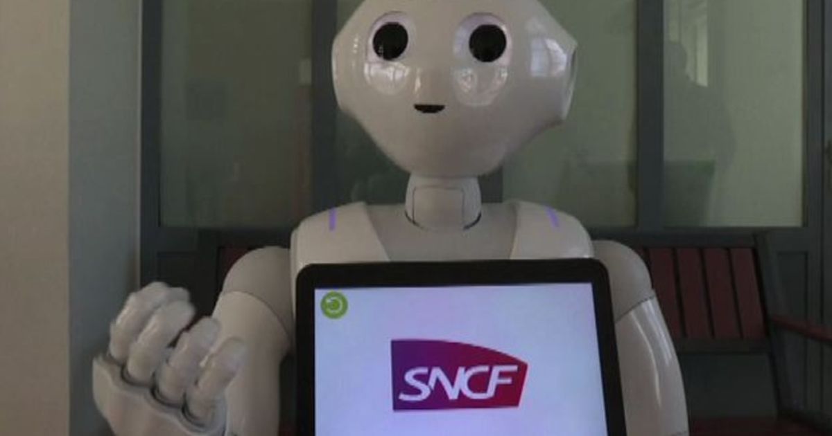 Il robot umanoide che aiuta i passeggeri in stazione