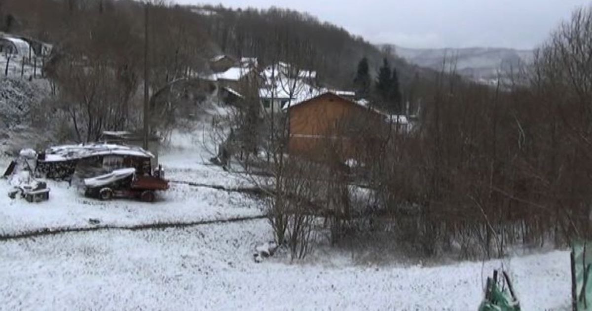 La neve marzolina imbianca le colline alle porte di Genova