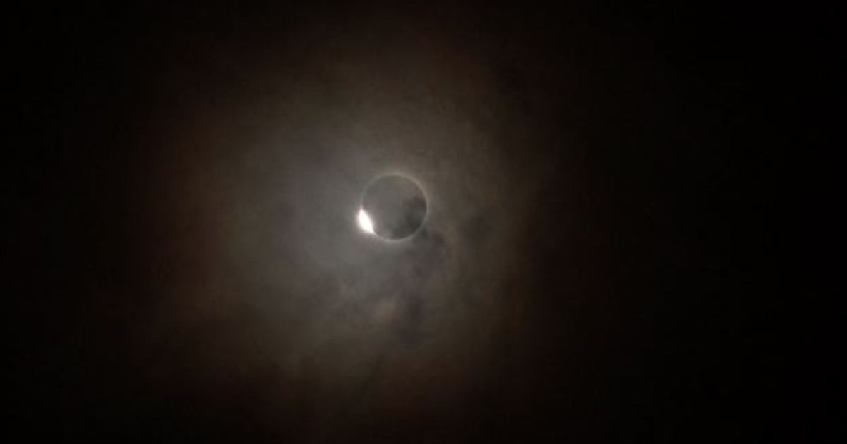 Eclissi totale di sole nel Pacifico, 4 minuti di spettacolo