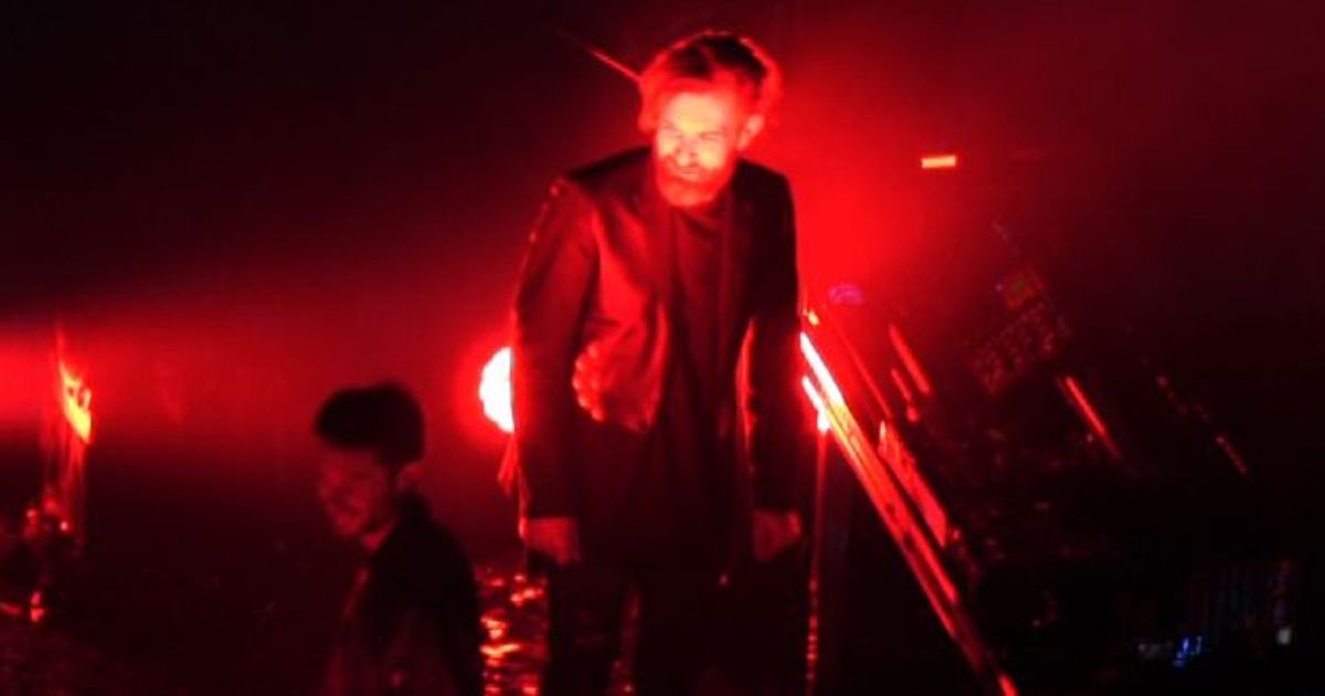 Fat Boy Slim accende Milano con musica e laser show