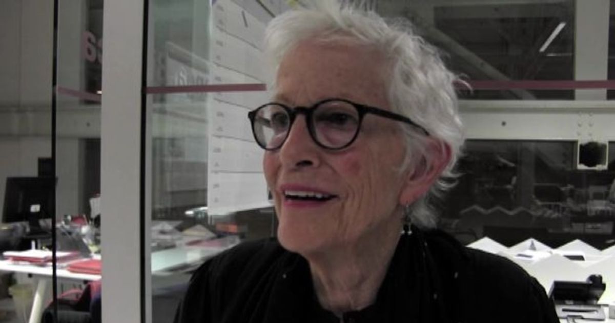 Joan Jonas di fronte a se stessa: una biografia del suo lavoro