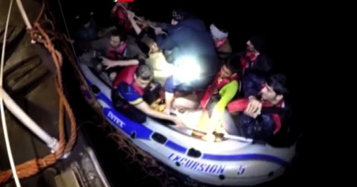 Guardia costiera italiana salva decine di migranti nel Mar Egeo