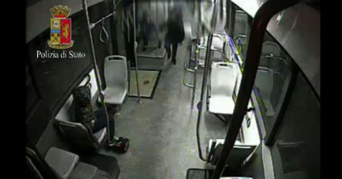 Baby-gang di vandali sui bus di Roma, il più piccolo ha 10 anni