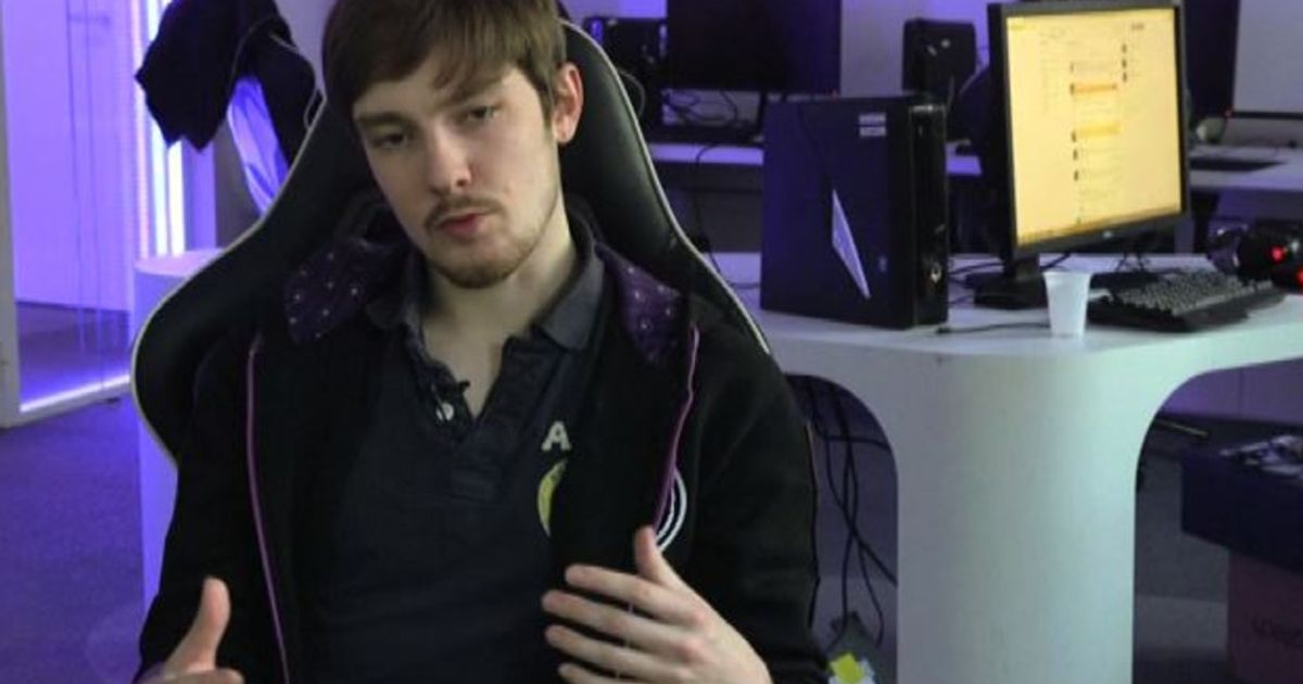 Professione gamer, il 24enne che guadagna giocando online