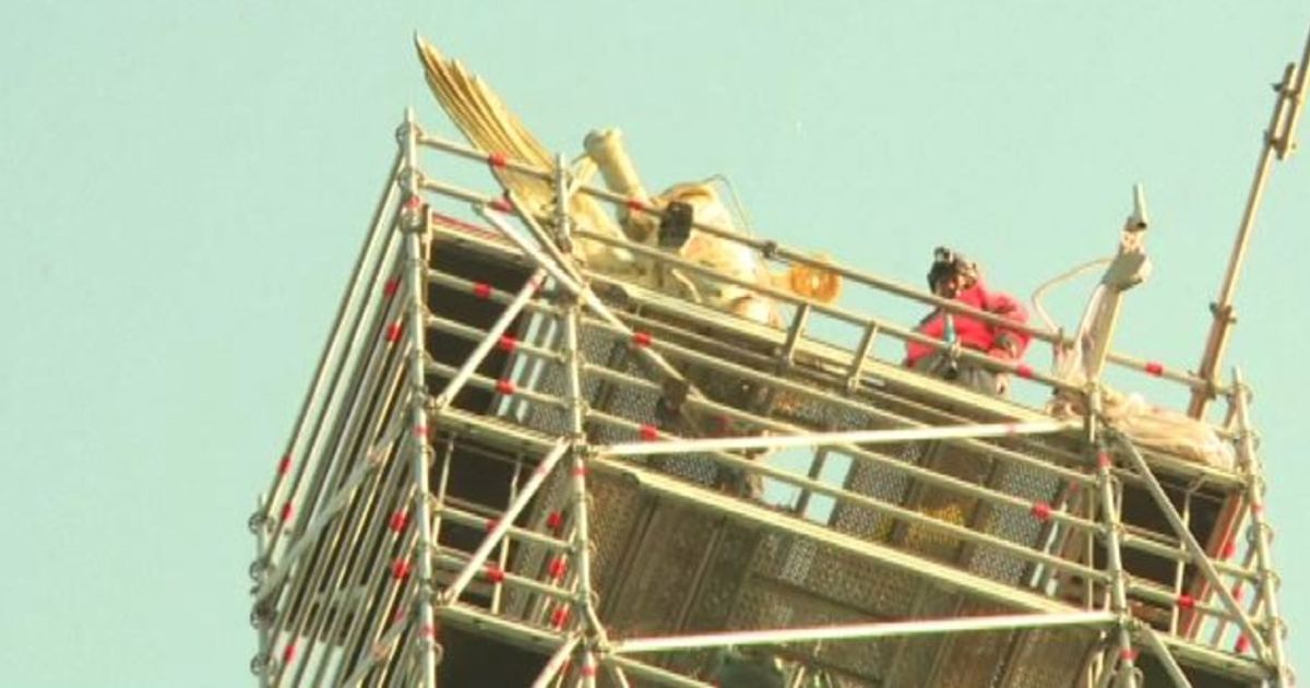 Il “volo” in elicottero dell’arcangelo di Mont Saint Michel