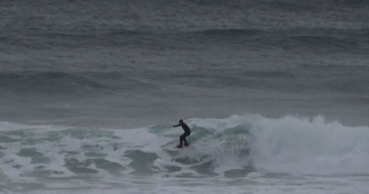 Brivido gelido con il surf estremo al Circolo Polare Artico