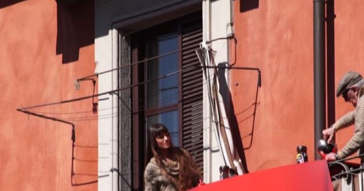 A Milano l’installazione vivente per promuovere il buon vicinato