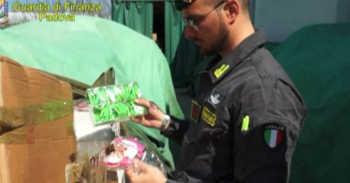 Maxi-blitz a Padova, sequestrati 600.000 giocattoli non sicuri