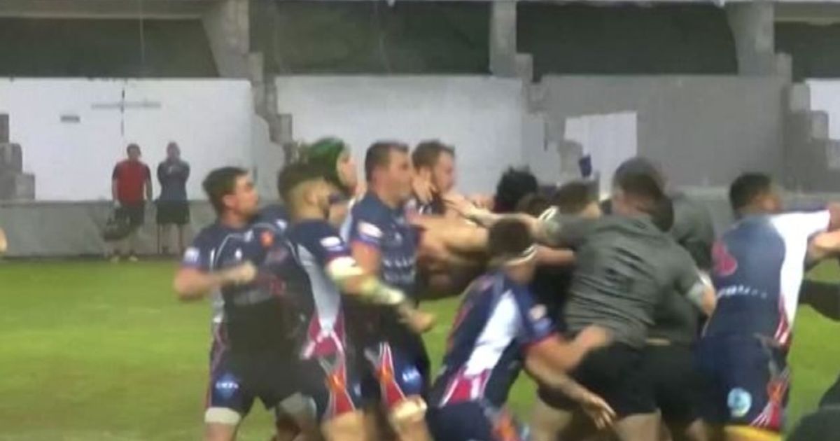 Rugby, maxi-rissa nella partita tra Marines inglesi e francesi