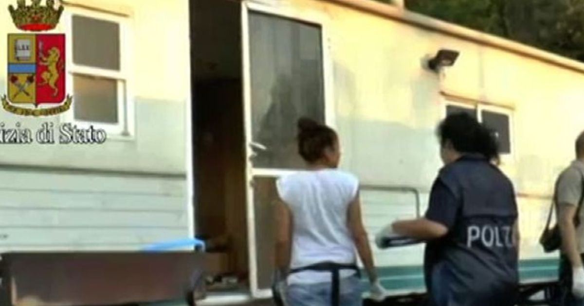 Roma, 13enne segregata e costretta a prostituirsi: 4 arresti