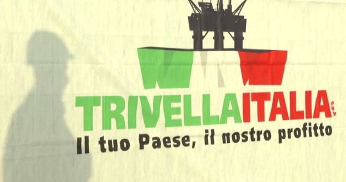 Provocazione Greenpeace: finto cantiere di perforazione a Firenze