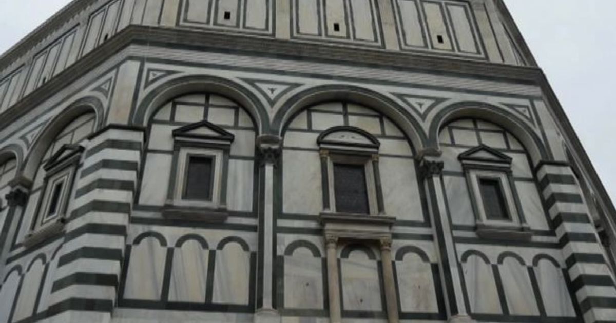 Lo smontaggio della porta del Battistero di Firenze