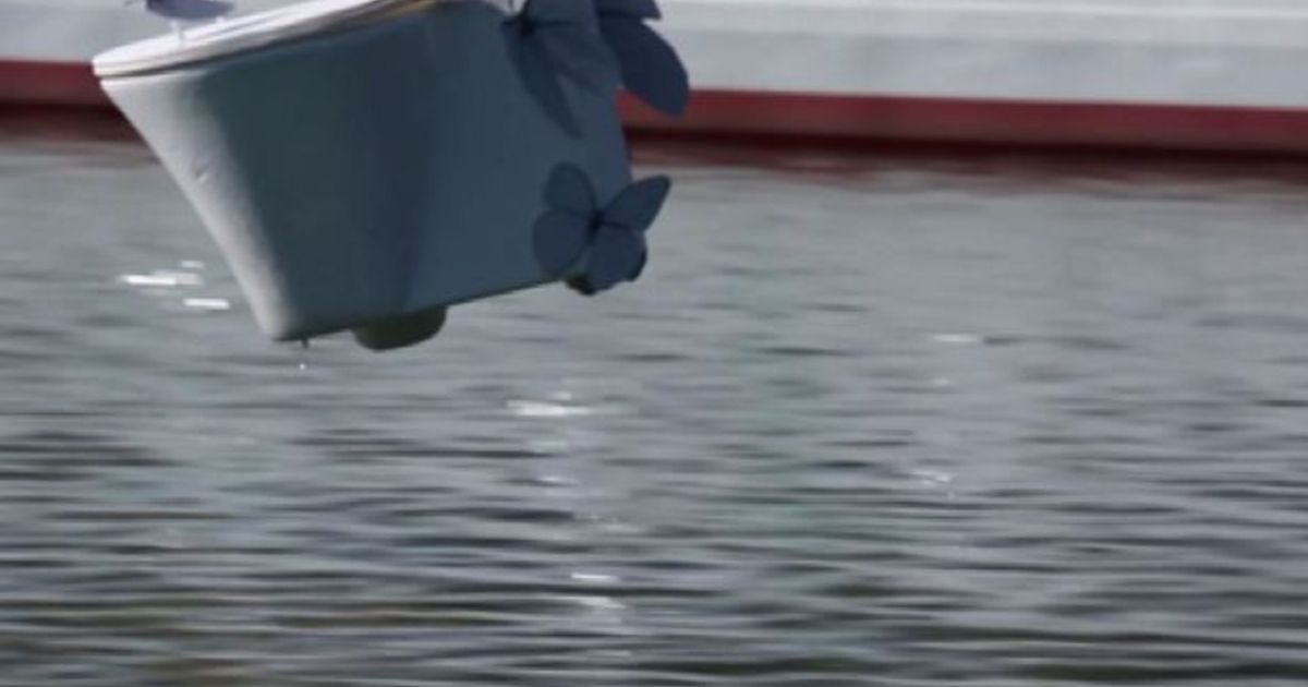 Se un WC s’alza in volo su Milano: è Salone del mobile, bellezza!