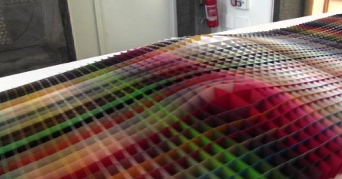 Il fascino impercettibile della carta, anche nel nostro presente