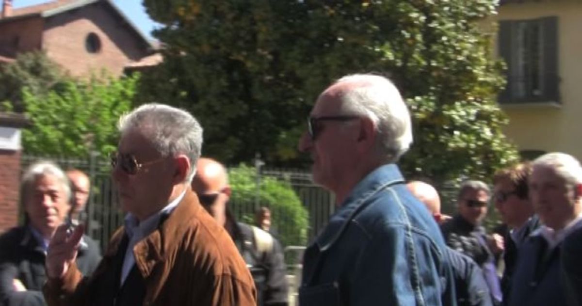 Umberto Bossi ai funerali di Casaleggio a Milano