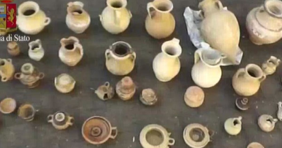 Enna, la polizia sequestra reperti archeologici a un pregiudicato