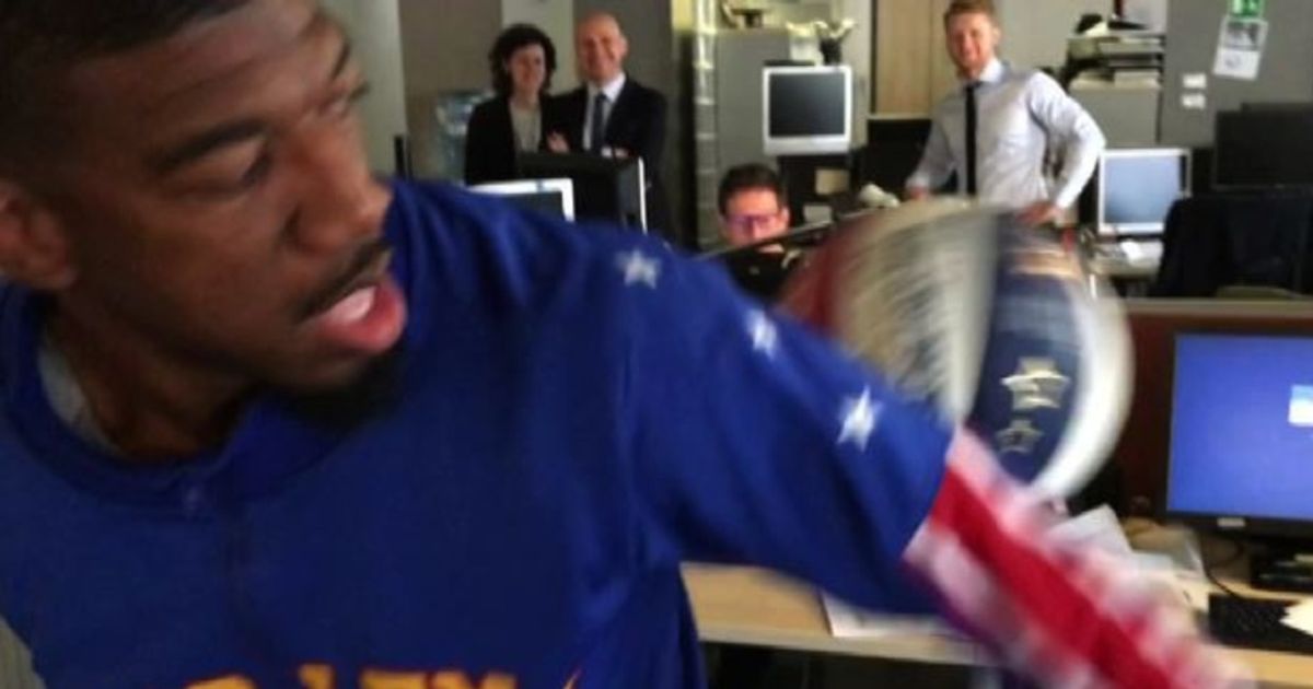 Show degli Harlem Globetrotters, palleggi e acrobazie ad askanews