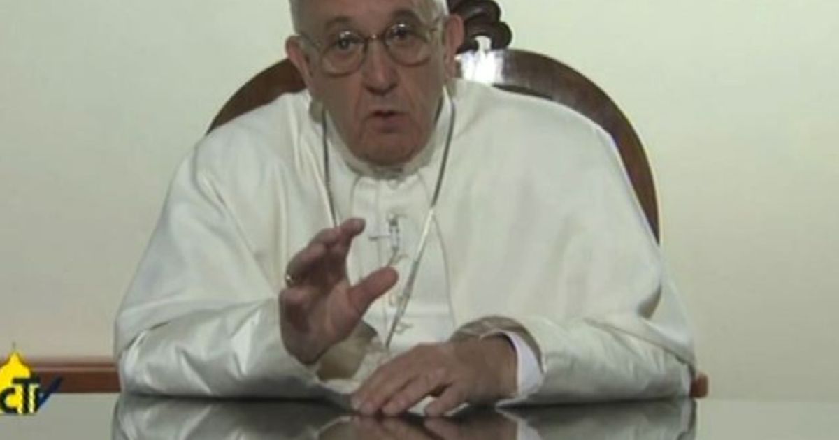 Il Papa ai migranti: perdonateci, siete un dono non un peso