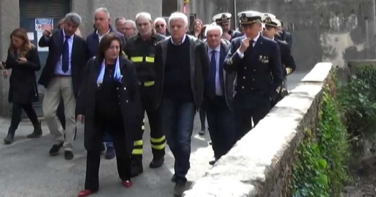 Il ministro dell’Ambiente a Genova dopo l’emergenza petrolio