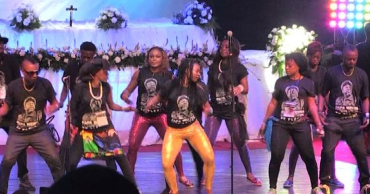 La Costa d’Avorio canta in onore di Papa Wemba