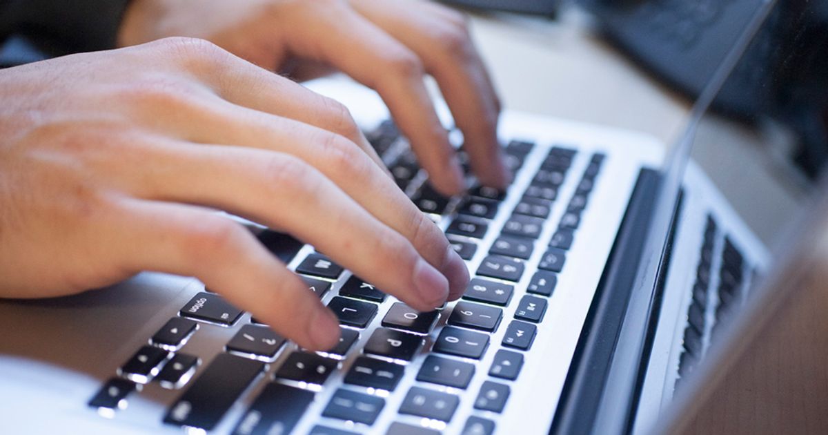 Riceve un messaggio dal padre (morto due anni prima)