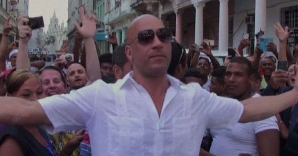 Fan in delirio per Vin Diesel a Cuba: “Vi porto Hollywood”