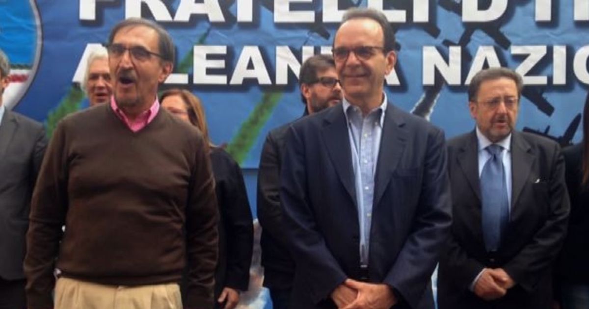 La Russa e i suoi cantano l’inno, Stefano Parisi lo sussurra