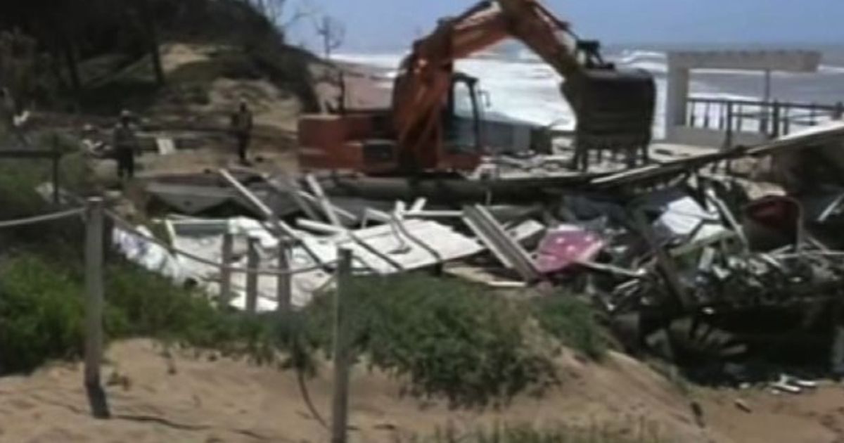 Agrigento, abbattuto stabilimento balneare in stato di abbandono