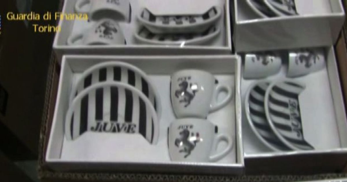 Falso merchandising di squadre di calcio: 11 denunciati a Torino