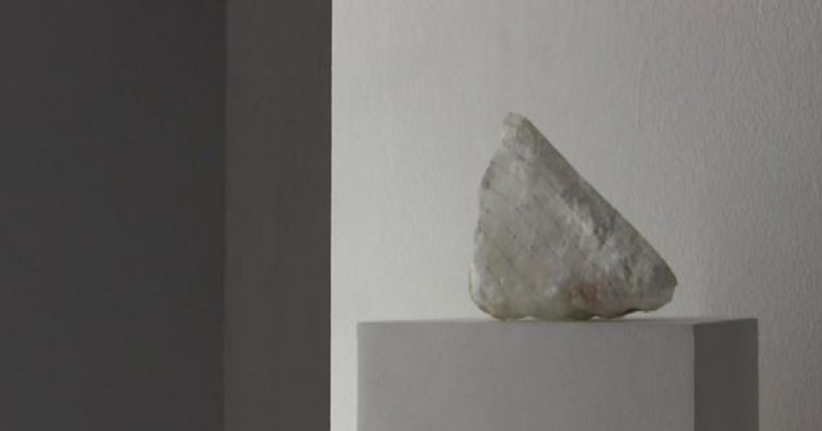 Milano, il garage dell’arte si interroga sulle ombre delle ombre