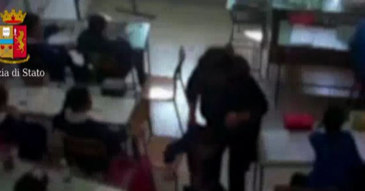 Messina, schiaffi e insulti agli alunni: sospese 3 maestre