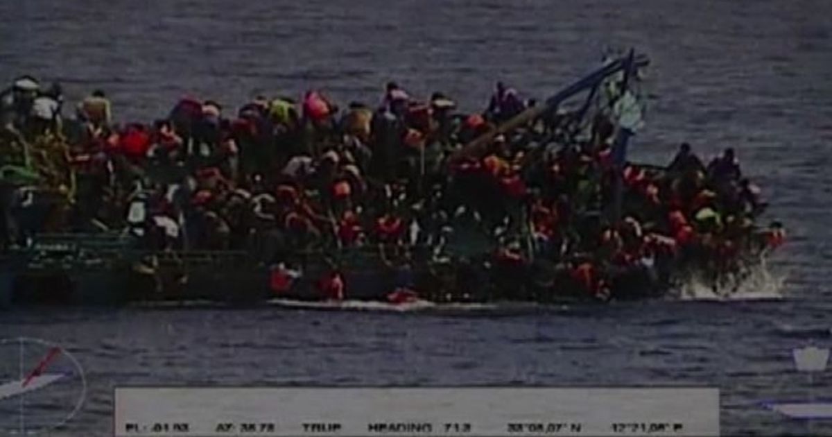 Nuove e drammatiche immagini del naufragio al largo della Libia