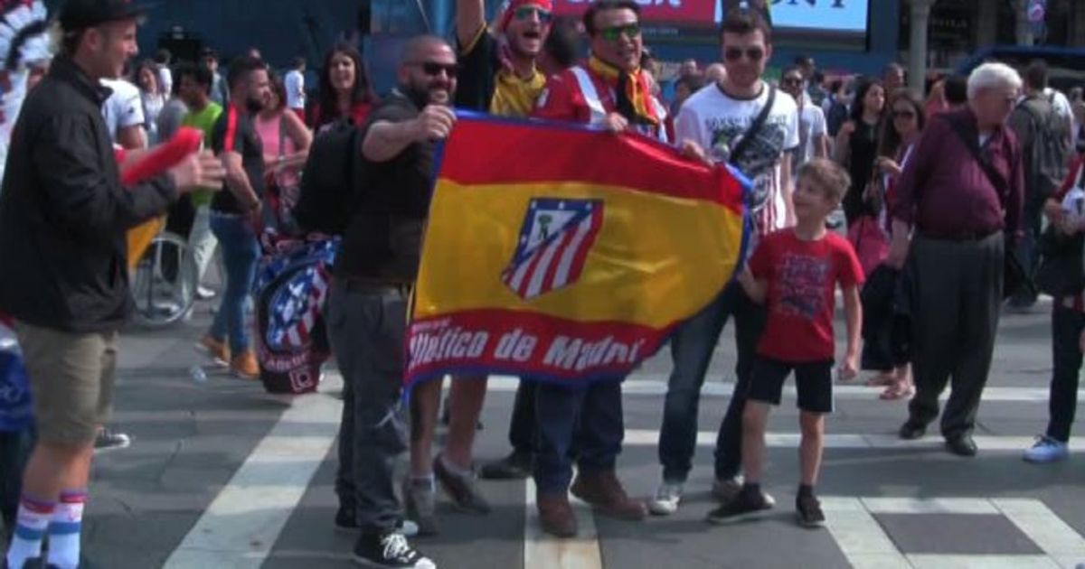 La festa dei tifosi spagnoli a Milano per la finale di Champions