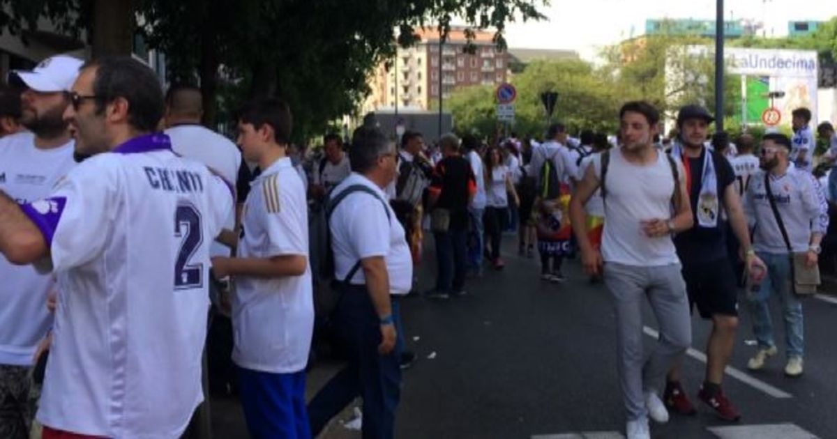 Champions League, tifosi del Real in attesa tra musica e palleggi