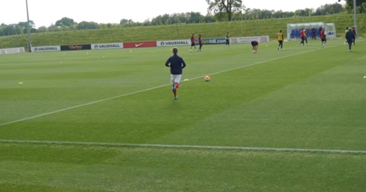 Adolescente invade il campo e si allena con la Nazionale inglese