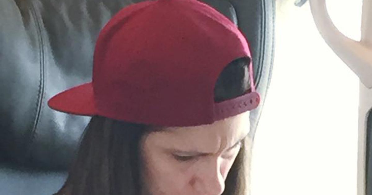 Ode a Elisa. La sconosciuta la vede e incantata ne tesse le lodi