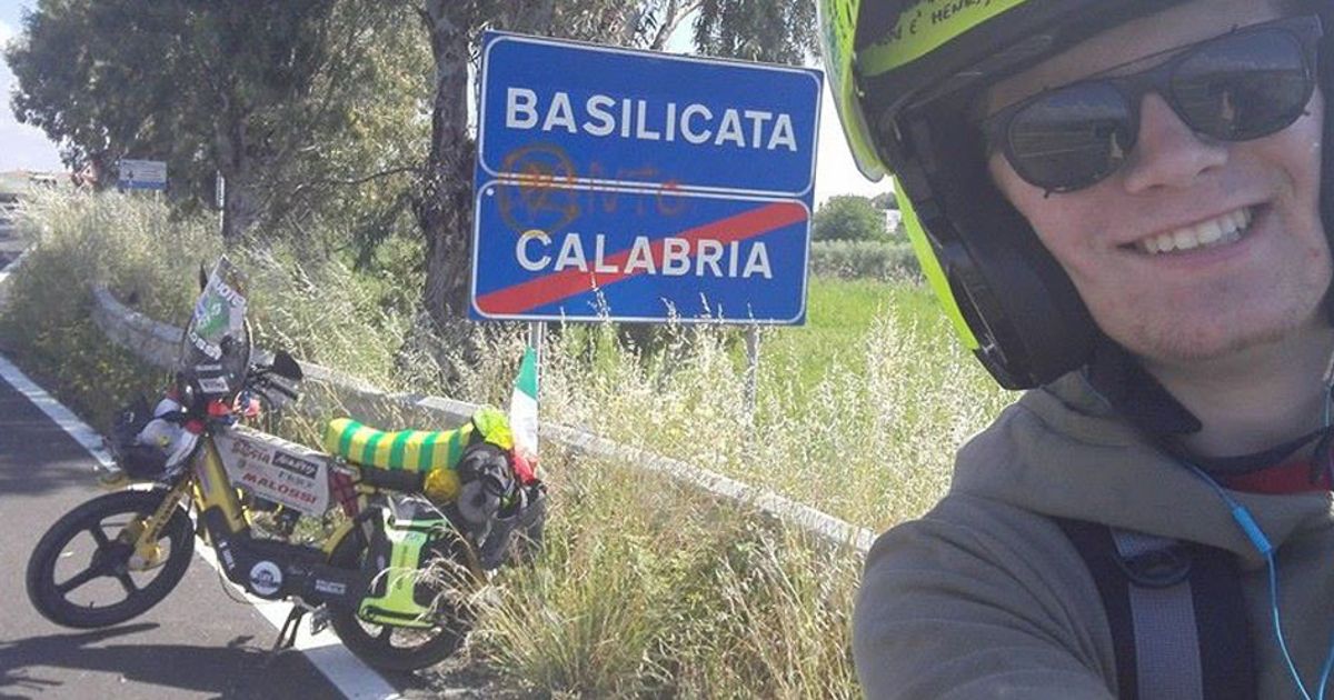 Gira l’Italia su un motorino Ciao!