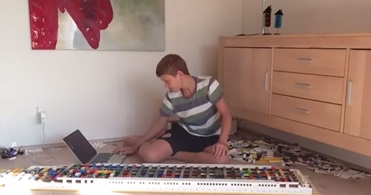 In un timelapse rivive il Titanic costruito con 30mila pezzi Lego