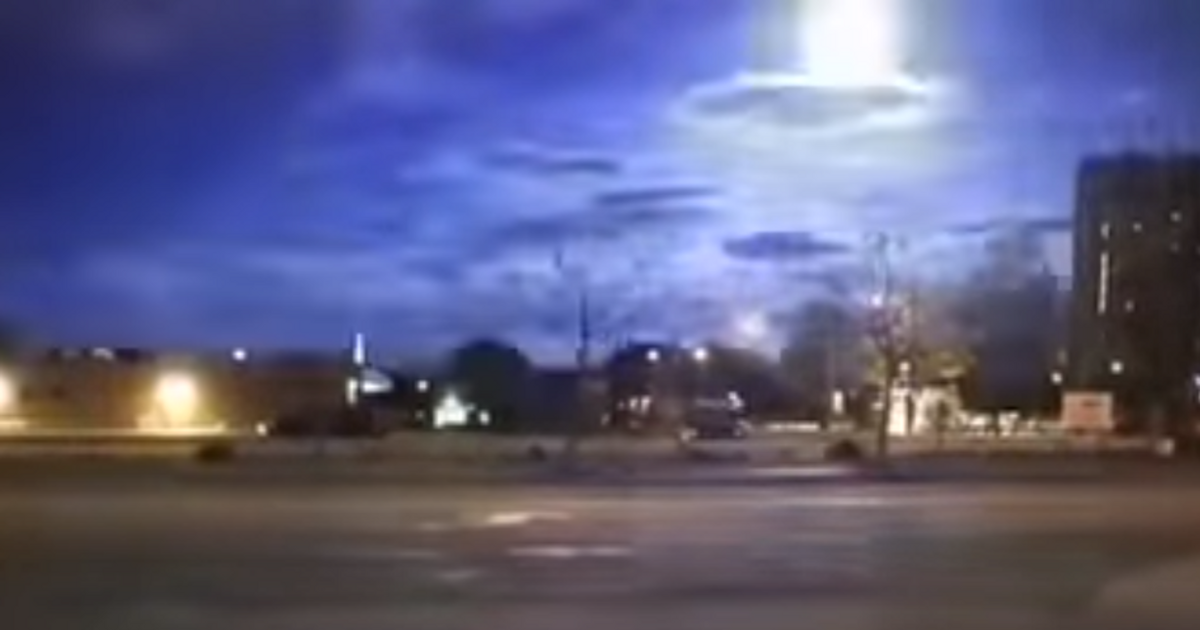 Una meteora viene ripresa dall’autovelox della polizia di Portland