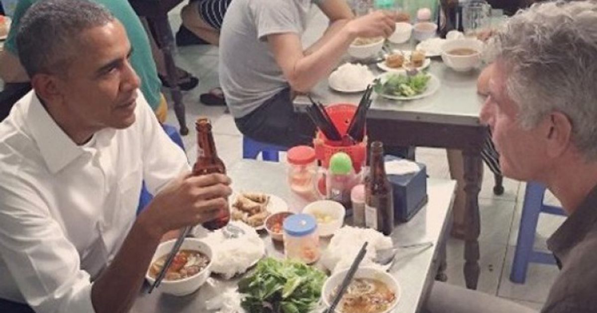 Obama: la cena da 6 dollari e l’anello… sfilato!