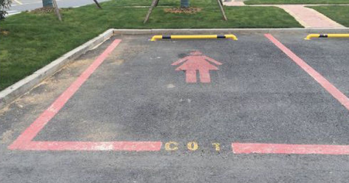 Donna al volante In Cina parcheggi pi larghi per le donne